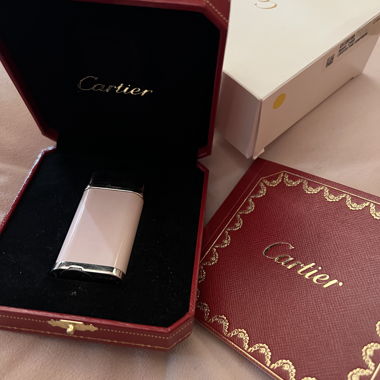 Cartier – Briquet à gaz en acier rose pâle