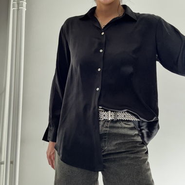 Chemise satinée noire 
