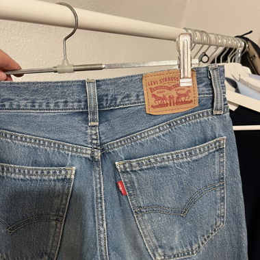 low waisted levis jeans