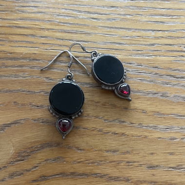 Boucles d’oreilles gothiques argentées avec onyx Y2K