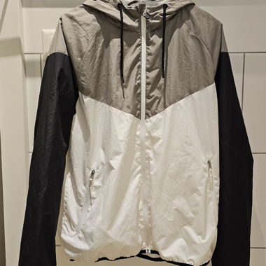 Windjacke dreifarbig