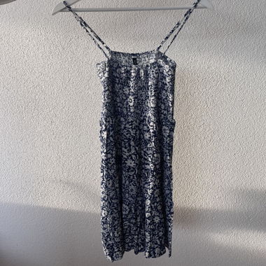 blaues Blumen Kleid