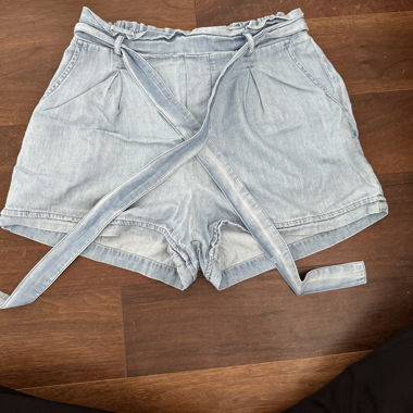 Kurze Stoffhose