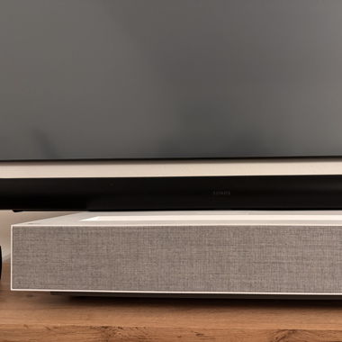 LG UST 4K Laser Beamer inkl. Leinwand