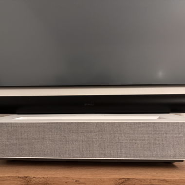 LG UST 4K Laser Beamer inkl. Leinwand