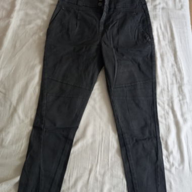 Pantaloni neri