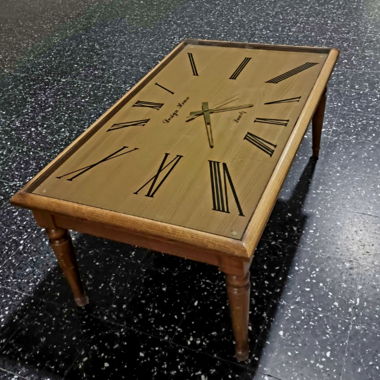 Belle Table Vintage en Bois avec Horloge