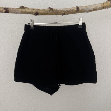 Kurze Stoffhose