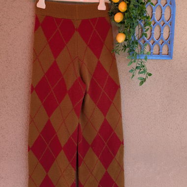 Pantaloni lavorati a maglia a rombi marroni e rossi