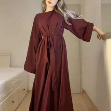 Elegantes, bodenlanges Kleid in Bordeauxrot
