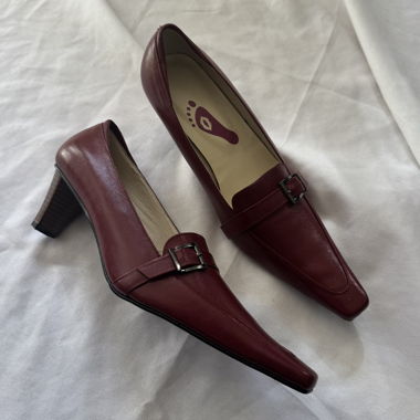 Bordeaux Pumps in Size 38 made of Leather