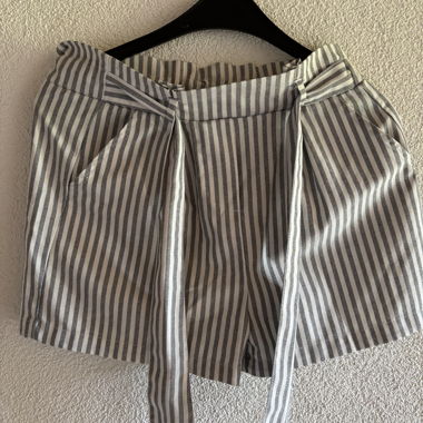 Kurze Stoffhosen