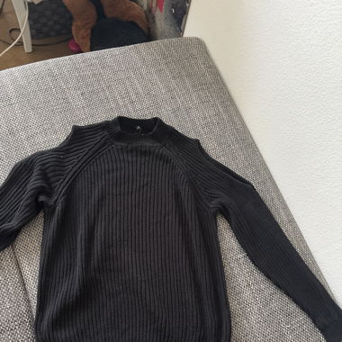Pull avec ouverture sur les épaules 