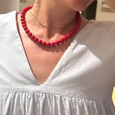 Collier de perles rouges