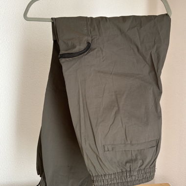 Pantaloni cargo