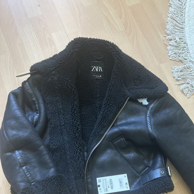 Zara Jacke