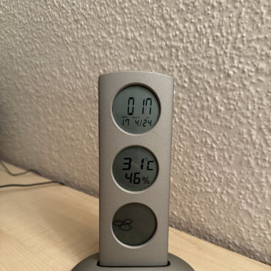 Digitale Wetterstation mit Uhr & Temperaturanzeige