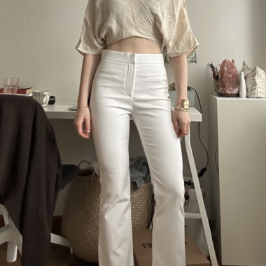 Weisse High-Waist-Schlaghosen