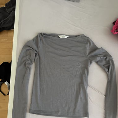 T-shirt gris à manches longues