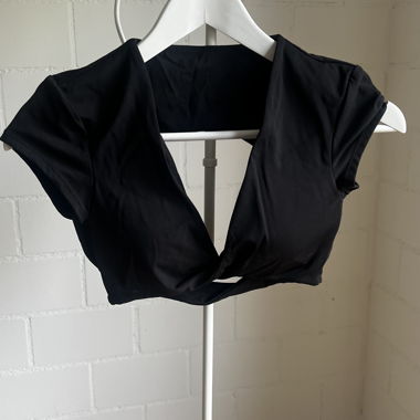 Unifiedmove Twist-Front Cropped Top
