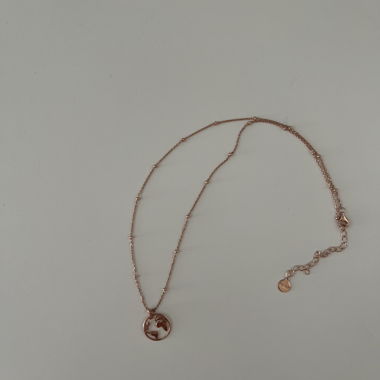 Collana con globo terrestre color rosa
