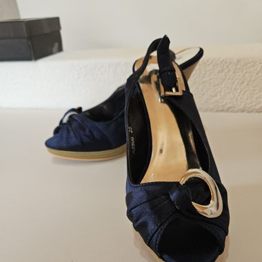 Sandali blu con tacco alto