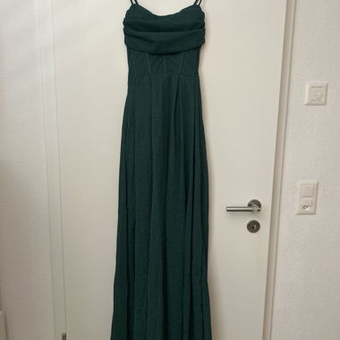 Abito da sera verde con glitter e spalline