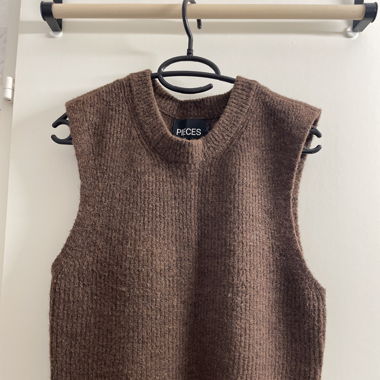 Westen in schwarz und braun