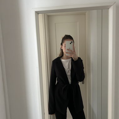 Schwarzer Blazer von NA-KD