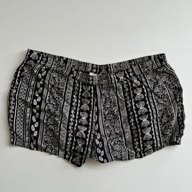 black and white shorts for summer