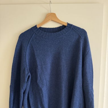 Dunkelblauer Wollpullover