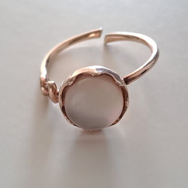 Bague dorée rosé avec cabochon
