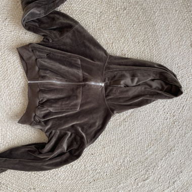 Veste à capuche en velours marron avec fermeture éclair