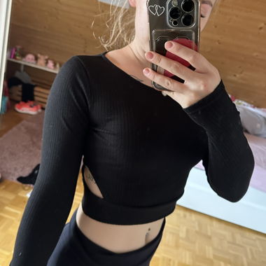 Crop Top mit Cut-Outs 