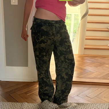 Pantaloni Camo BERSHKA