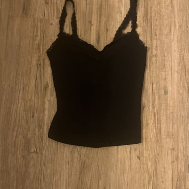 BERSHKA Schwarzes Spitzen-Top mit Trägern