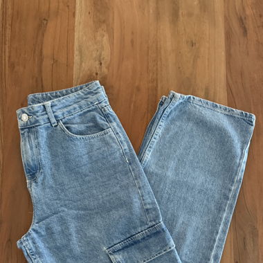 Bershka- Cargo Jeans