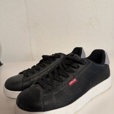 Black Levi's Sneakers