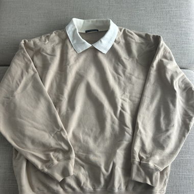 Brandy Melville beige sweatshirt with collar