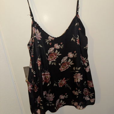 Top Nero a Spalline con Fiori