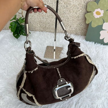 GUESS Schultertasche braun, medium size