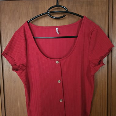 Red short-sleeve button shirt