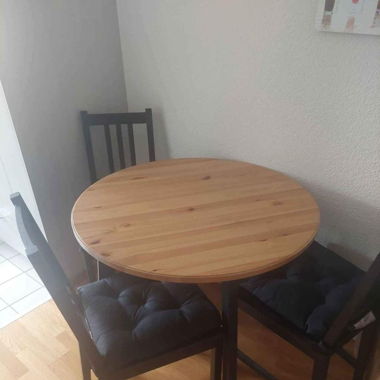Rundtisch inkl. 3 Stühle