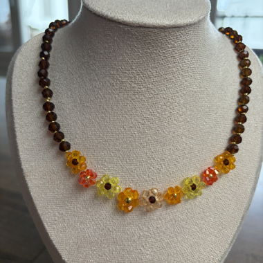 Perlenkette mit Blumen