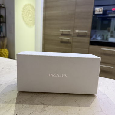 Boîte Prada pour lunettes avec chiffon de nettoyage