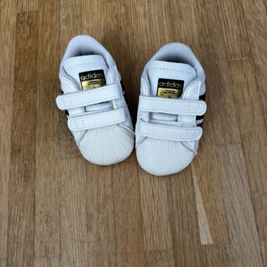 Sneakers Adidas Superstar per neonati