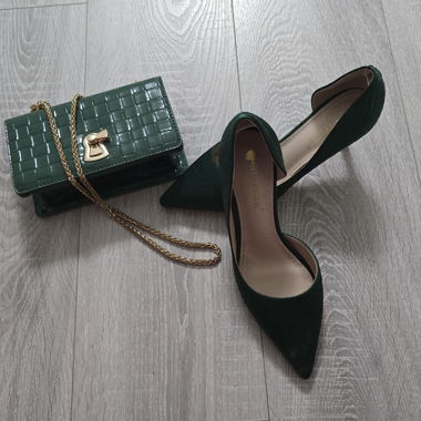 Green heels with chain bag