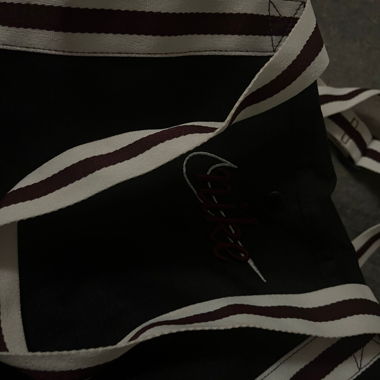Borsa nera con tracolla