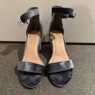 Blue velvet heels 