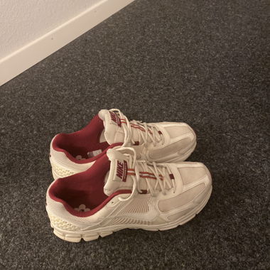Nike Vomero 5 